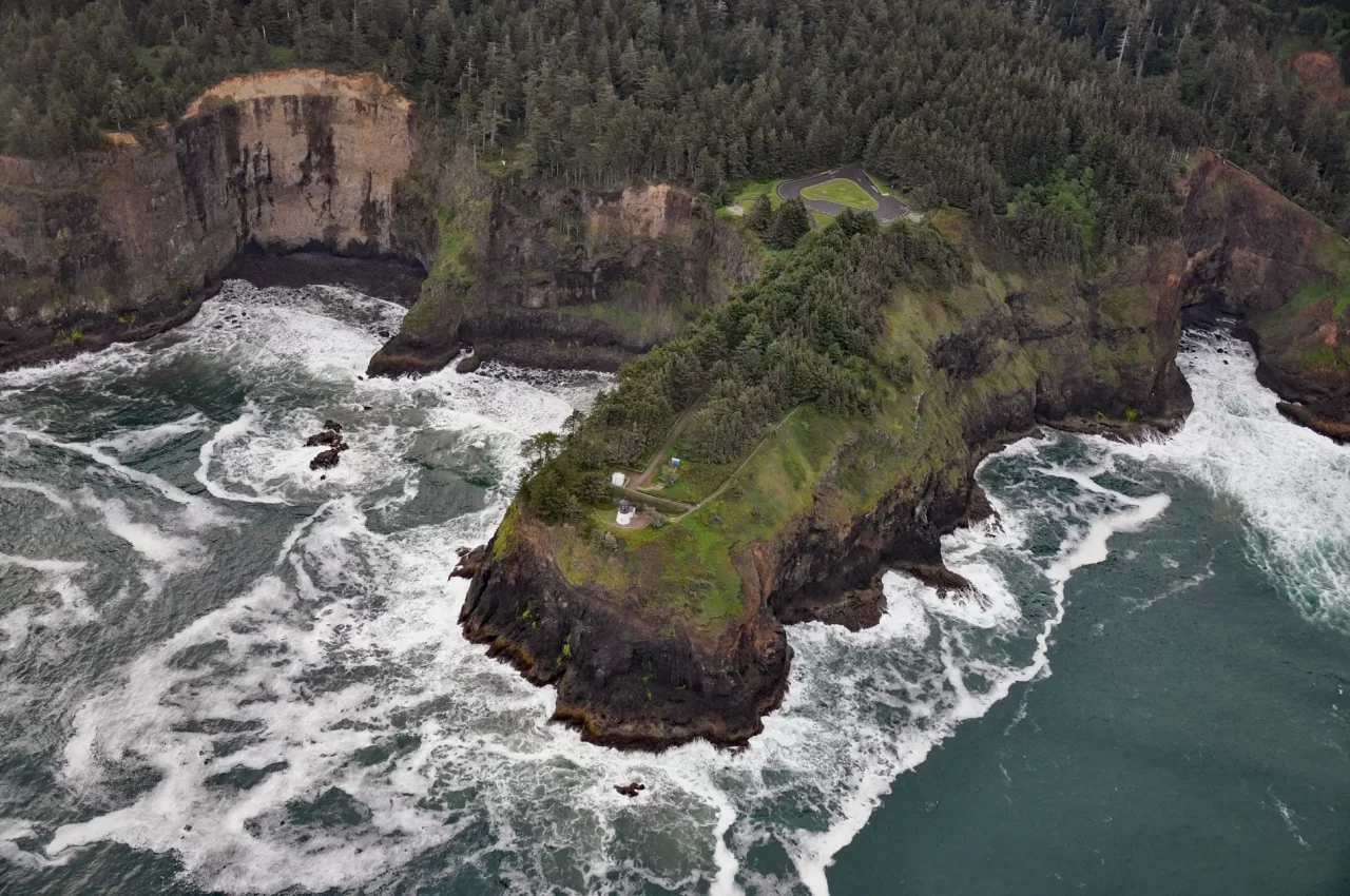 Cape Meares Lighthouse, Cape Meares CoastView